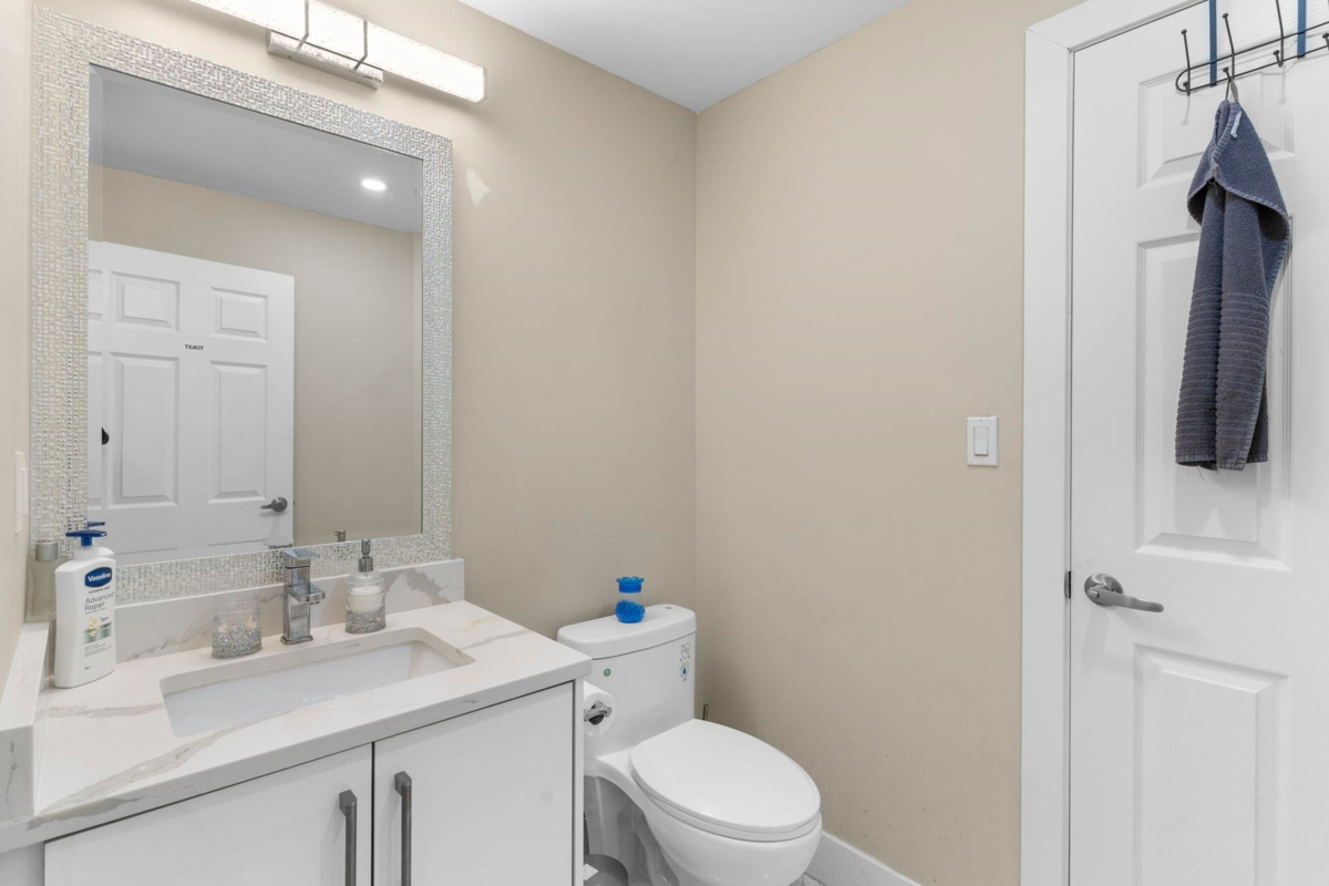 Primary Bathroom Photo of 19745 48a Avenue, Langley, BC