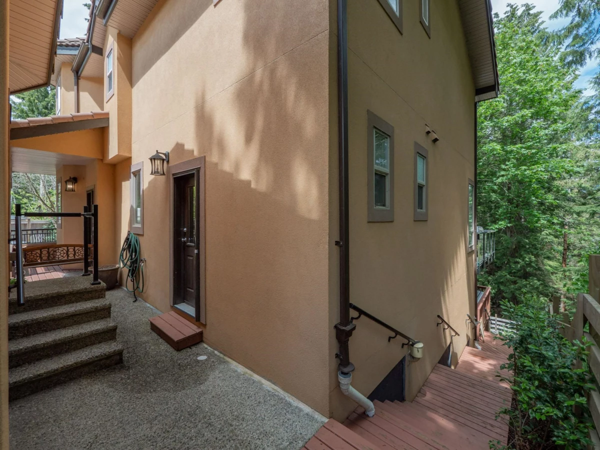 Garden / Landscaping Photo of 5836 Marine Way, Sechelt, BC