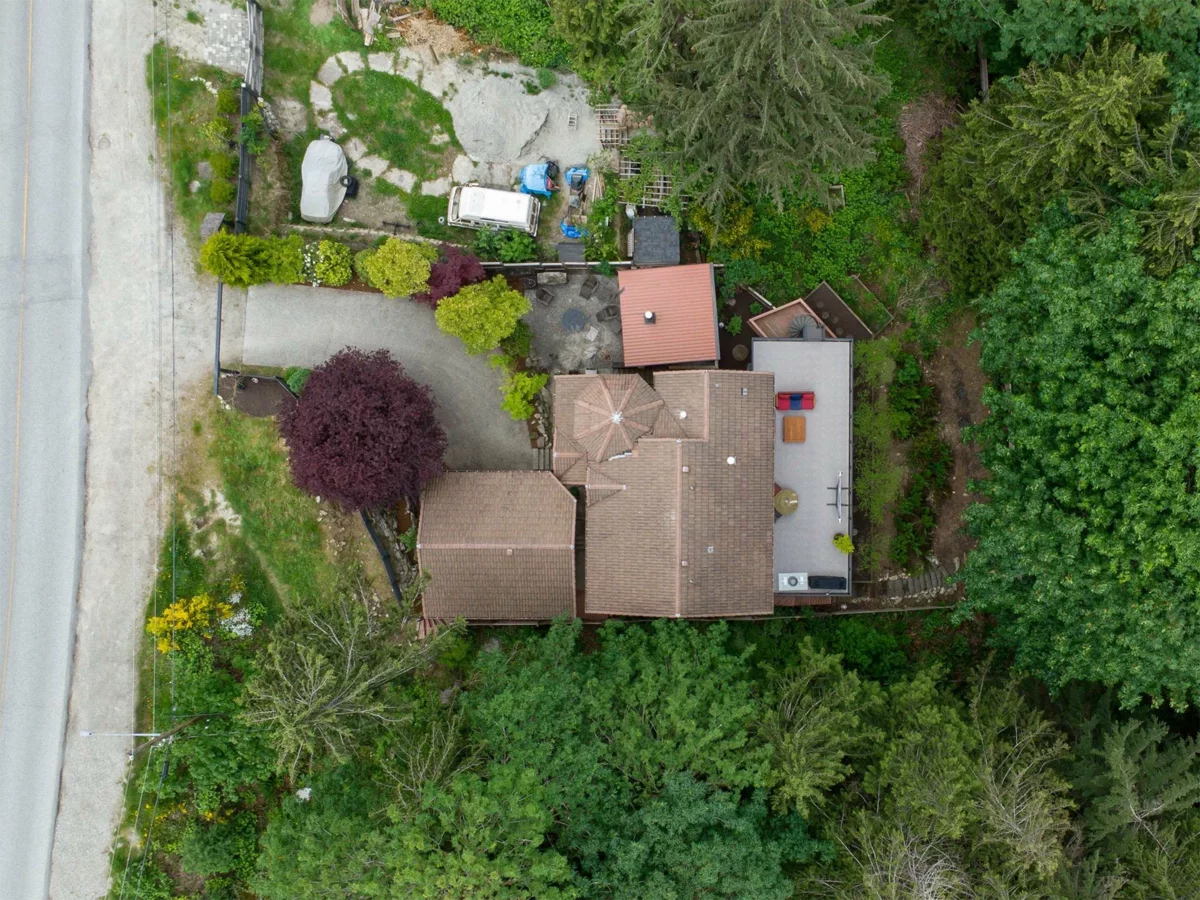 Hot Tub / Spa Photo of 5836 Marine Way, Sechelt, BC