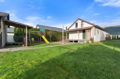 6882 Lougheed Highway, Agassiz, BC, Agassiz — Single Family Residence for sale