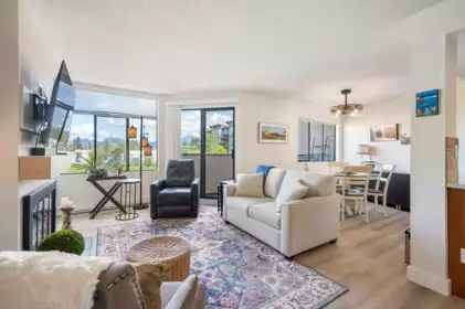 Breakfast Nook Photo of 32 11900 228 Street, Maple Ridge, BC