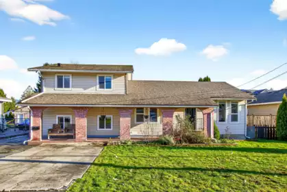 Living Room Photo of 11866 Stephens Street, Maple Ridge, BC