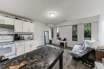 Basement Recreation Room Photo of 8167 10th Avenue, Burnaby, BC