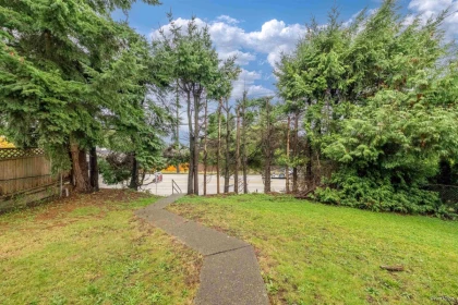 8167 10th Avenue, Burnaby, BC