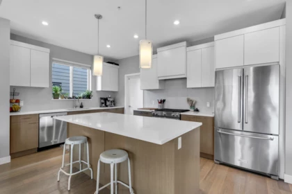 Kitchen Island Photo of 39262 Falcon Crescent, Squamish, BC