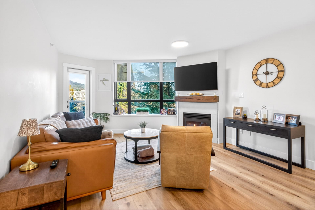 Breakfast Nook Photo of 601 1196 Pipeline Road, Coquitlam, BC