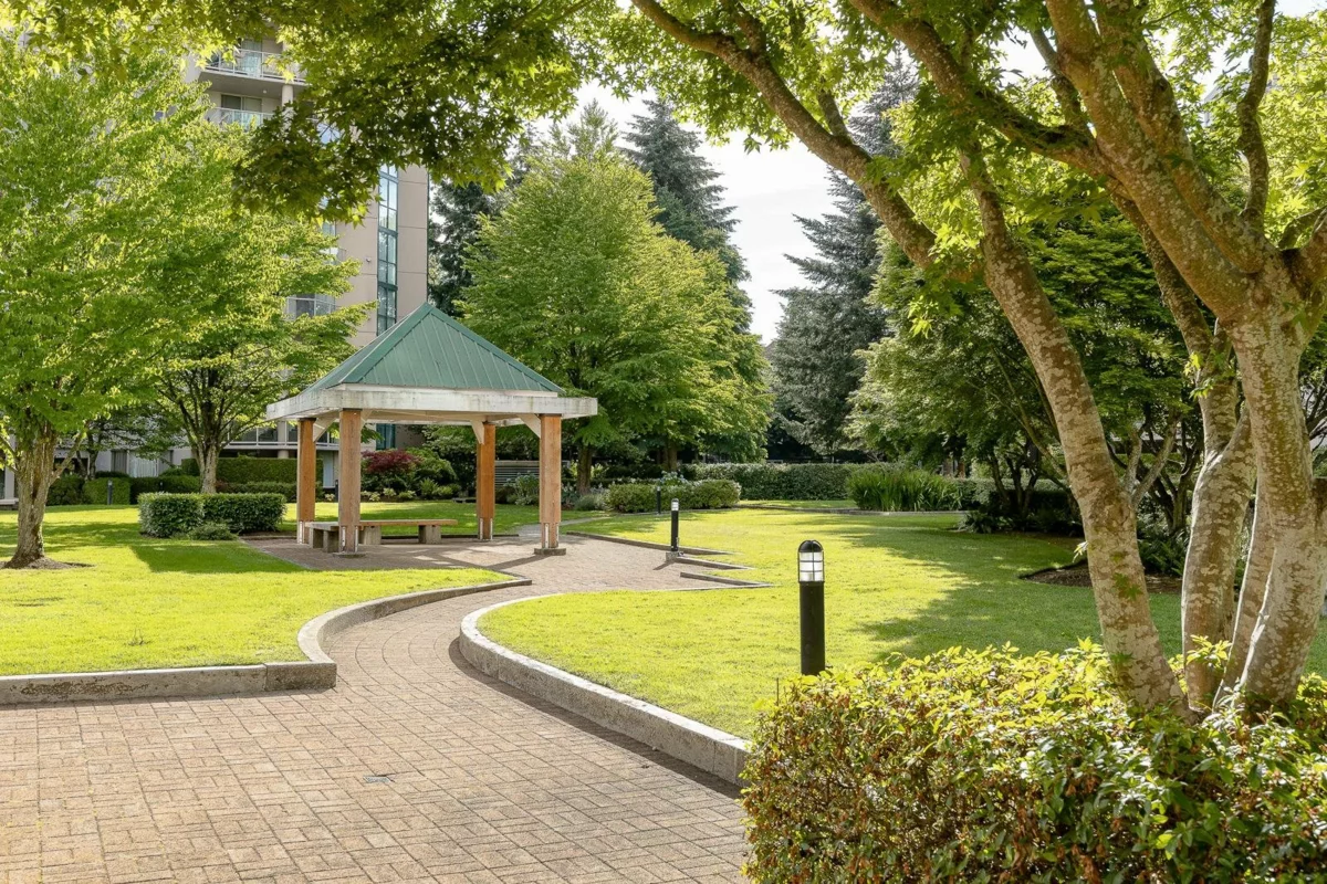 Entry Foyer Photo of 601 1196 Pipeline Road, Coquitlam, BC