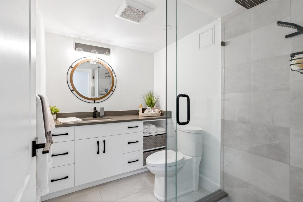 Guest Bathroom Photo of 601 1196 Pipeline Road, Coquitlam, BC