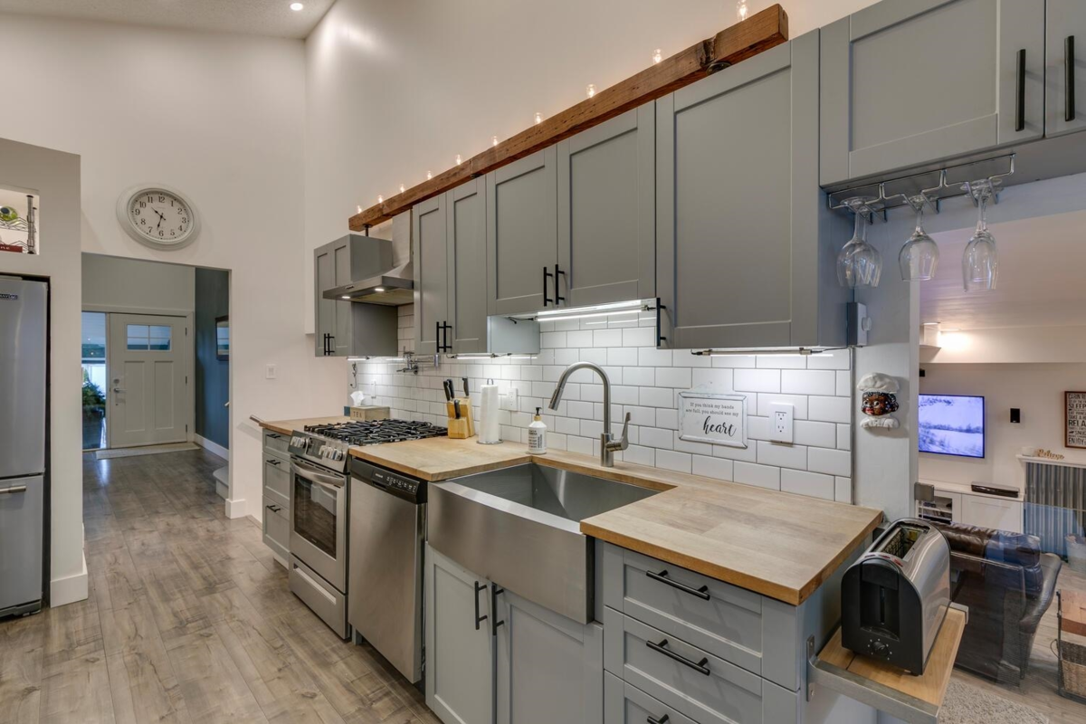 Bedroom 4 Photo of 19610 117a Avenue, Pitt Meadows, BC