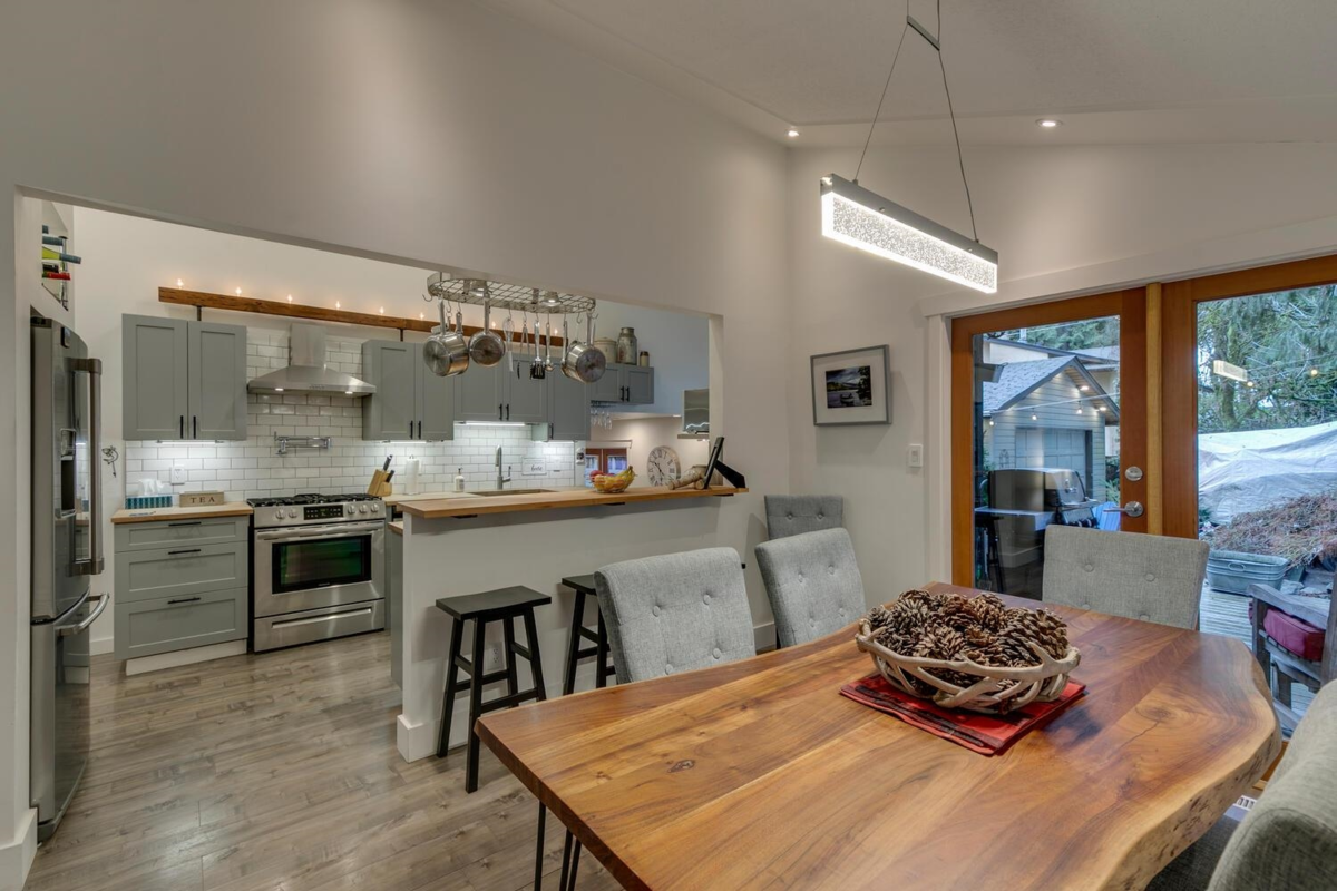 Breakfast Nook Photo of 19610 117a Avenue, Pitt Meadows, BC