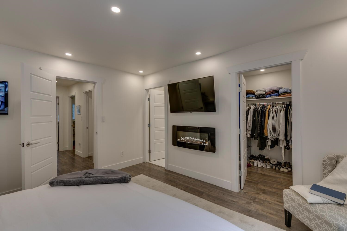 Entry Foyer Photo of 19610 117a Avenue, Pitt Meadows, BC