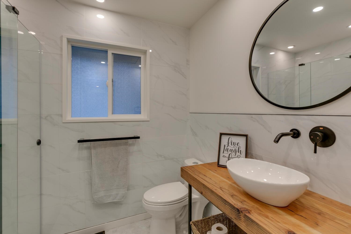 Hallway Photo of 19610 117a Avenue, Pitt Meadows, BC