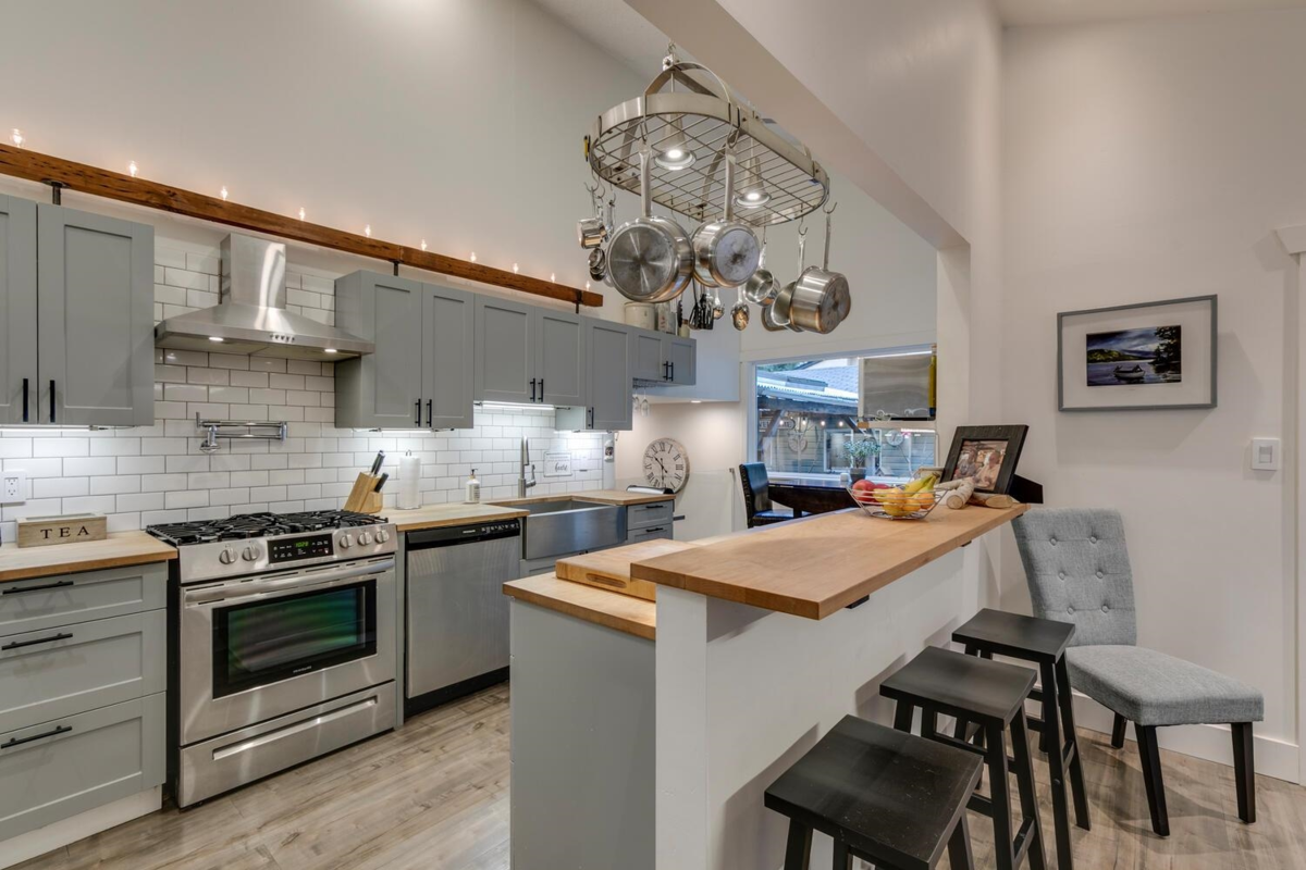 Primary Bathroom Photo of 19610 117a Avenue, Pitt Meadows, BC