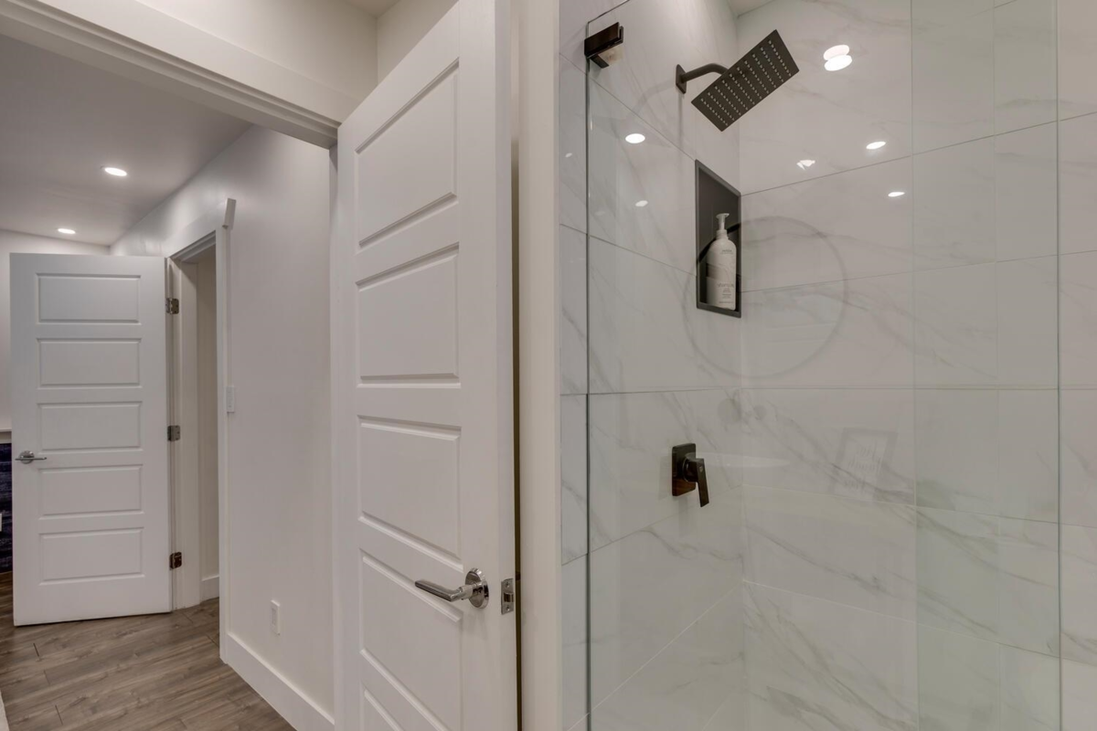 Staircase Photo of 19610 117a Avenue, Pitt Meadows, BC