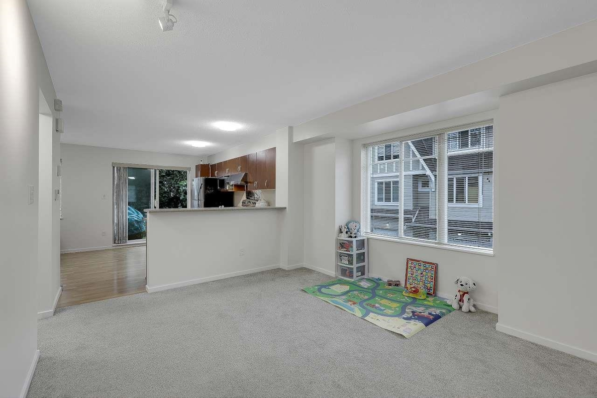 Dining Area Photo of 85 15175 62a Avenue, Surrey, BC