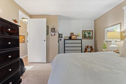 Guest Bathroom Photo of 44 31313 Livingstone Avenue, Abbotsford, BC