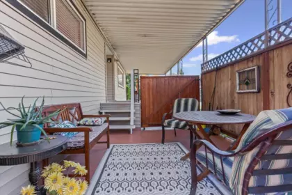 Staircase Photo of 44 31313 Livingstone Avenue, Abbotsford, BC