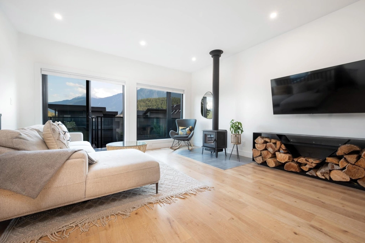 Kitchen Island Photo of 2026 Tiyata Boulevard, Pemberton, BC
