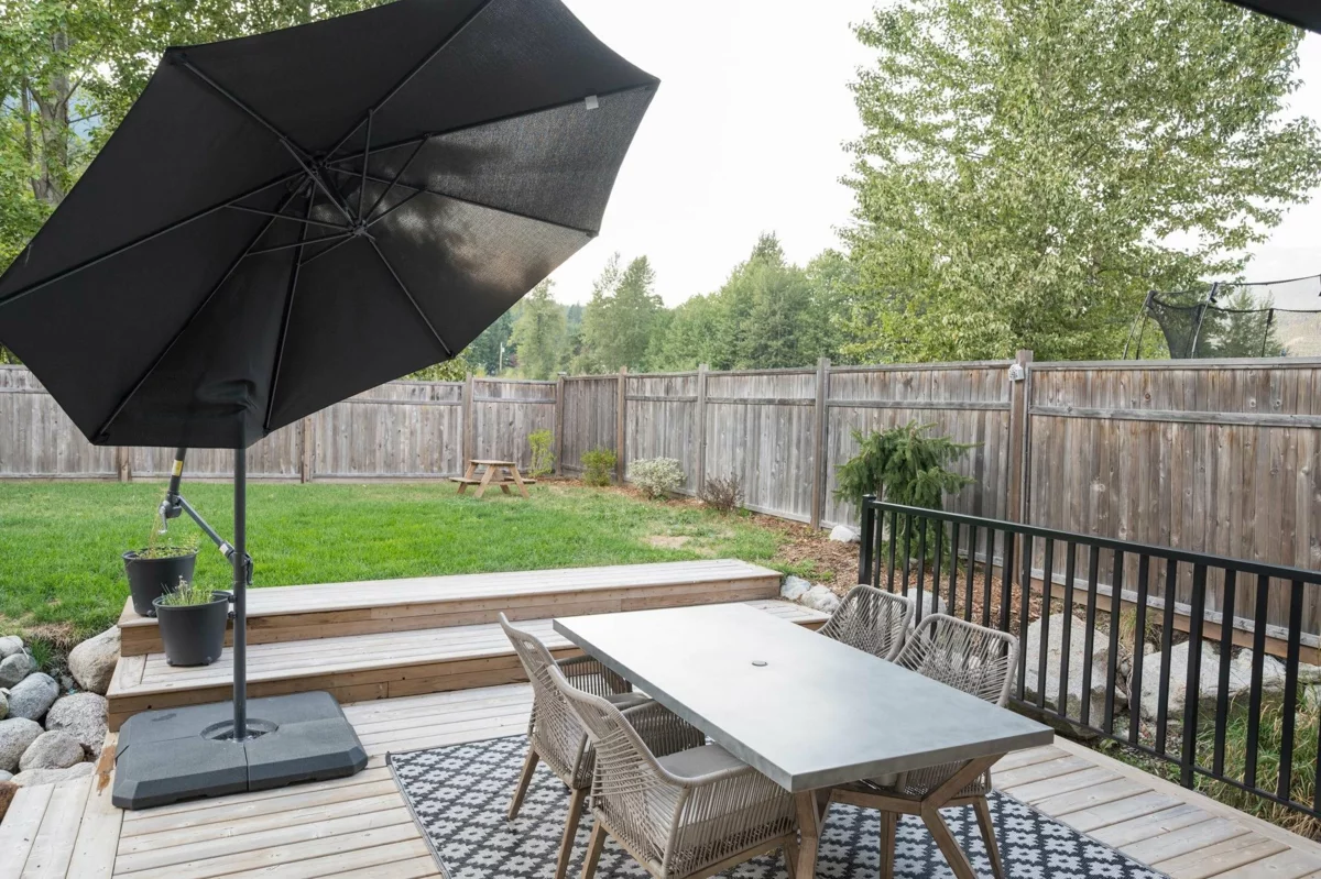 Outdoor Kitchen Photo of 2026 Tiyata Boulevard, Pemberton, BC