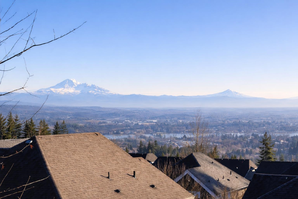 Garden / Landscaping Photo of 3462 Stephens Court, Coquitlam, BC