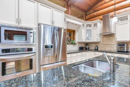 Kitchen Island Photo of 12712 Cathy Crescent, Mission, BC