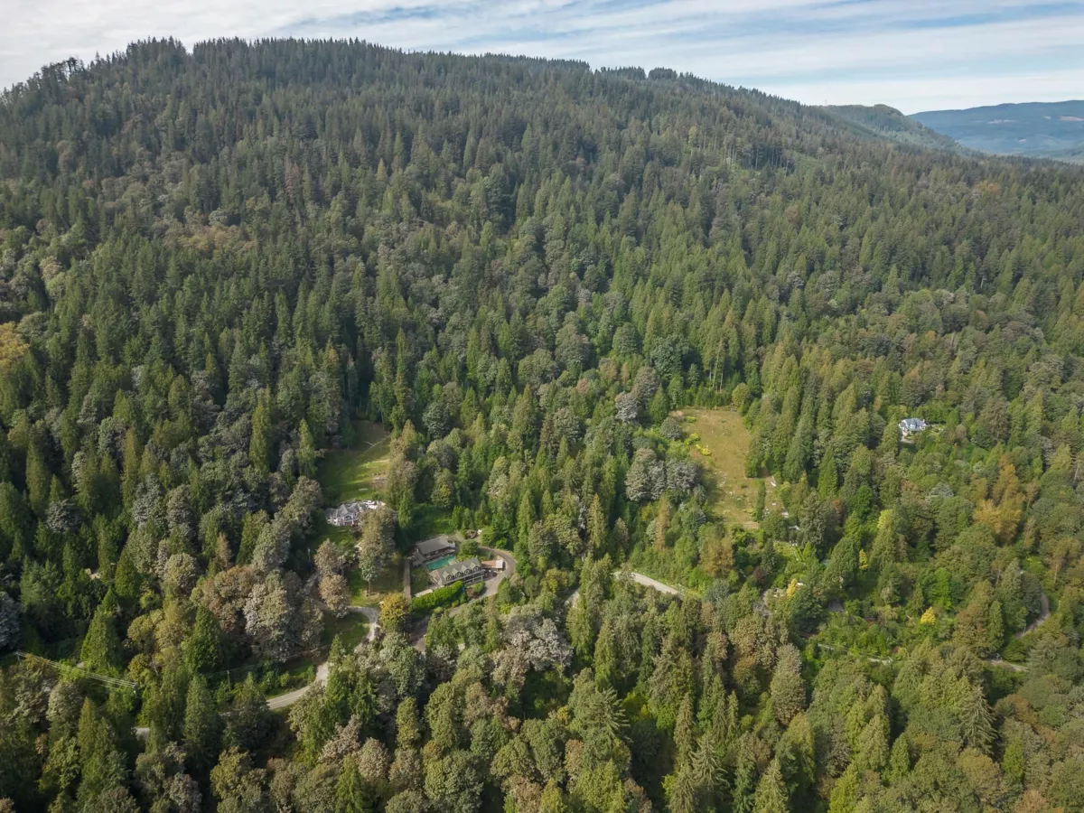Kitchen Island Photo of 10545 Stave Lake Road, Mission, BC