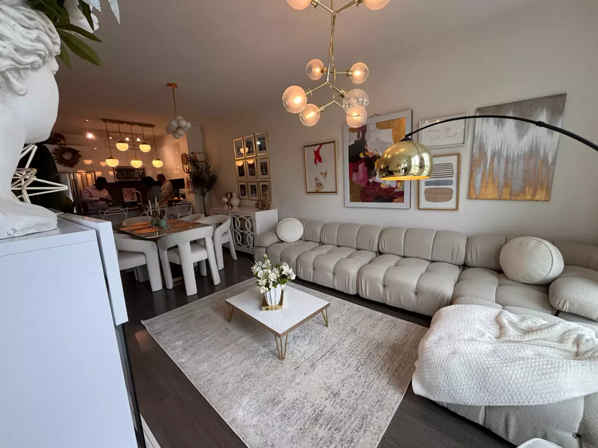 Kitchen Island Photo of 222 15137 33 Avenue, Surrey, BC