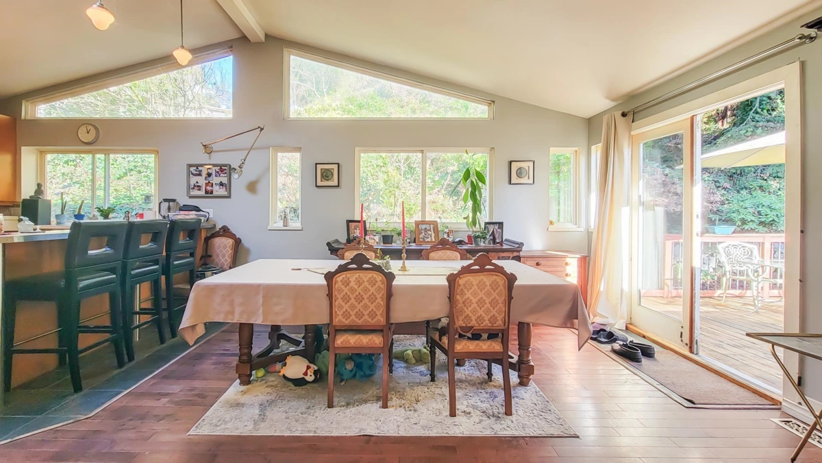 Breakfast Nook Photo of 4670 Willow Creek Road, West Vancouver, BC