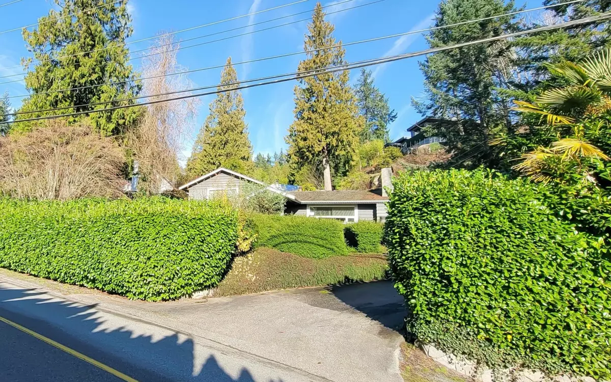 Family Room Photo of 4670 Willow Creek Road, West Vancouver, BC