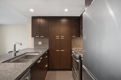 2102 2232 Douglas Road, Burnaby, BC, Burnaby — Apartment/Condo for sale
