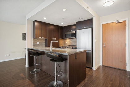 2102 2232 Douglas Road, Burnaby, BC, Burnaby — Apartment/Condo for sale