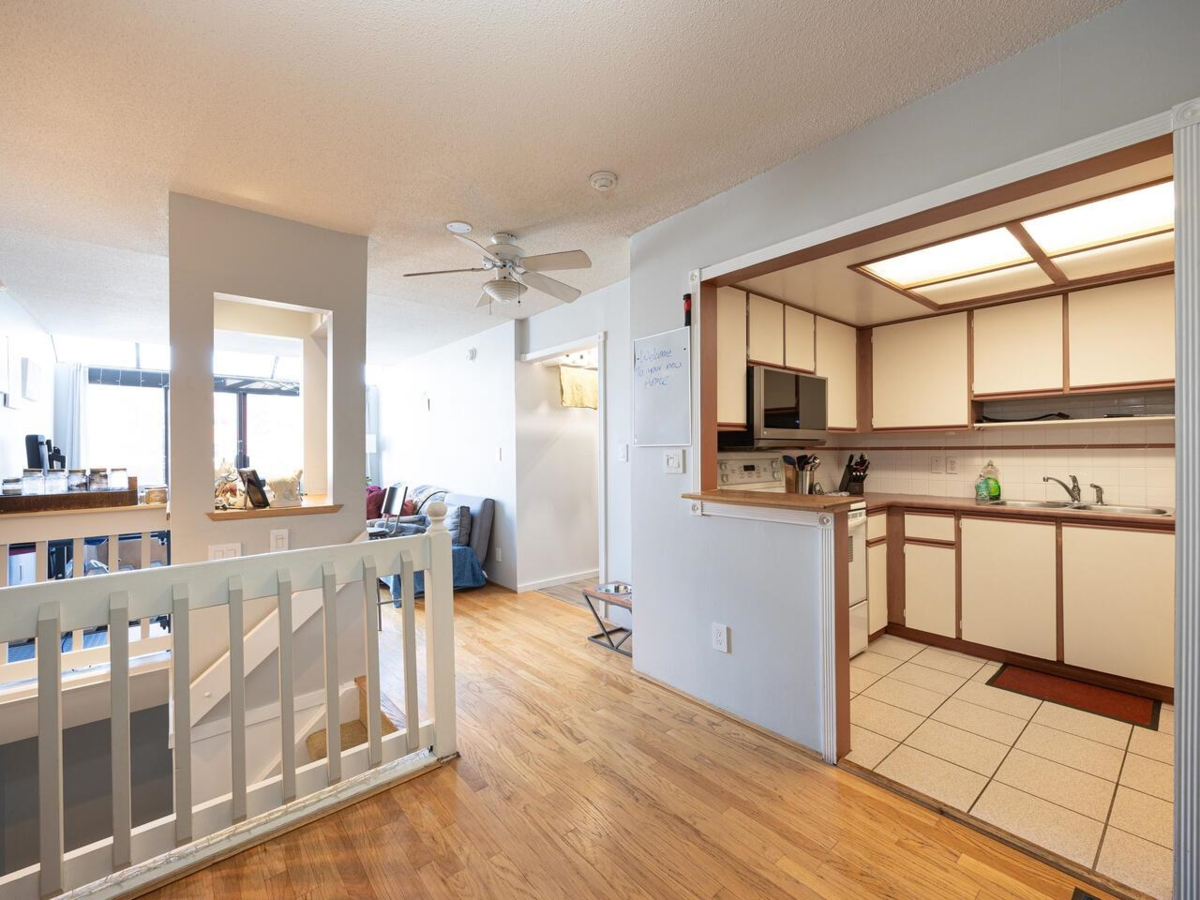 Kitchen Photo of 114 812 Milton Street, New Westminster, BC