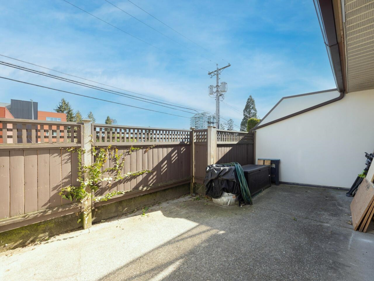 Powder Room Photo of 114 812 Milton Street, New Westminster, BC