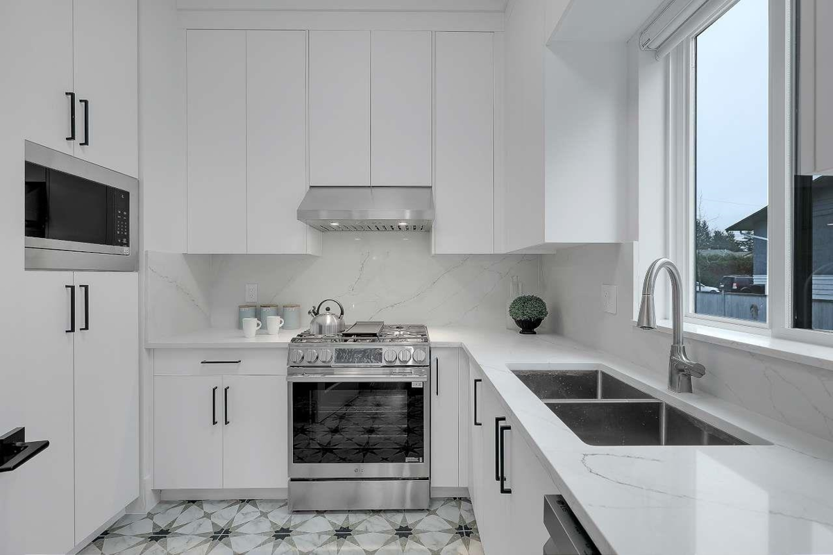 Kitchen Island Photo of 9452 118 Street, Delta, BC