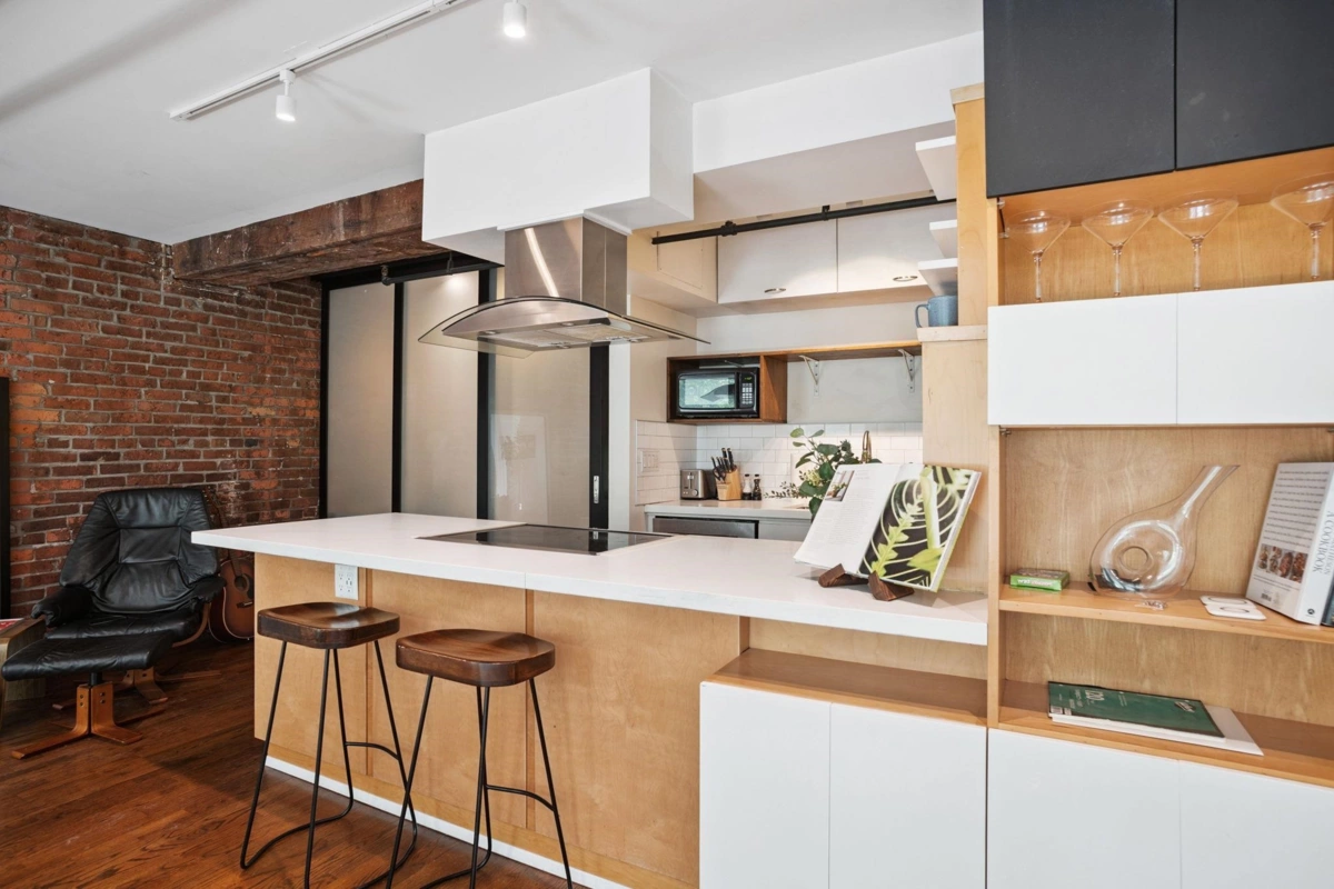 Basement Recreation Room Photo of 203 150 Alexander Street, Vancouver, BC