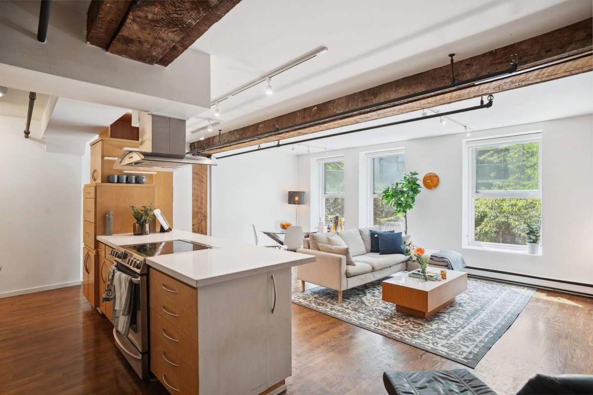 Hallway Photo of 203 150 Alexander Street, Vancouver, BC