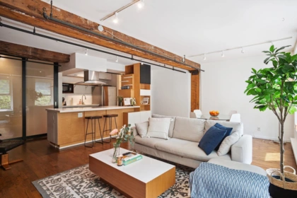 203 150 Alexander Street, Vancouver, BC