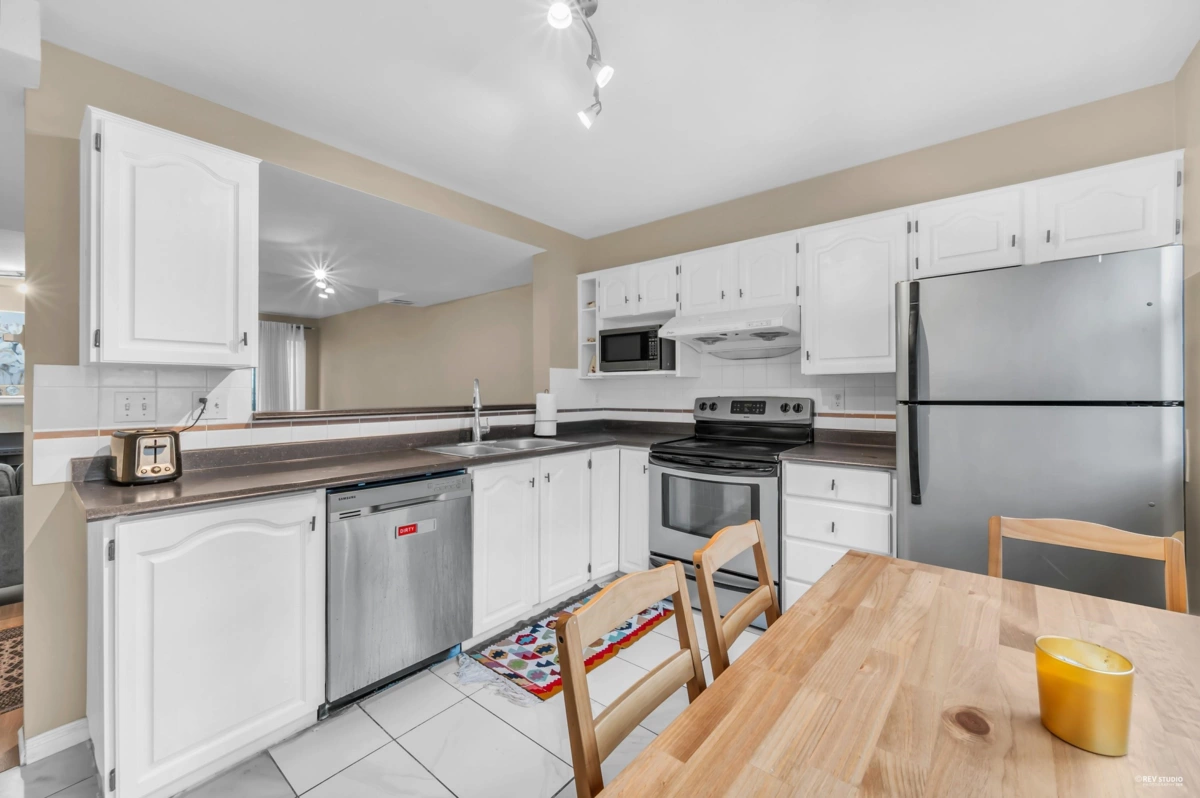 Dining Area Photo of 73 2450 Hawthorne Avenue, Port Coquitlam, BC