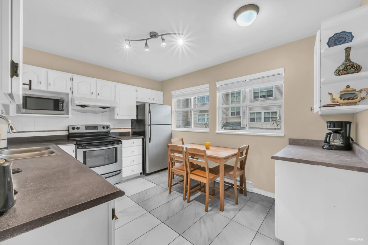 Kitchen Photo of 73 2450 Hawthorne Avenue, Port Coquitlam, BC