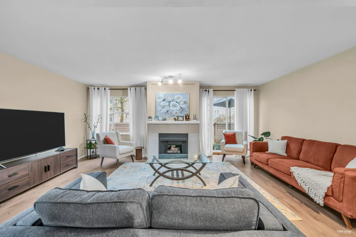 Living Room Photo of 73 2450 Hawthorne Avenue, Port Coquitlam, BC