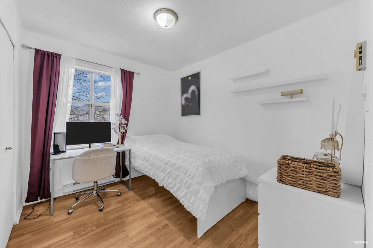 Walk-In Closet Photo of 73 2450 Hawthorne Avenue, Port Coquitlam, BC