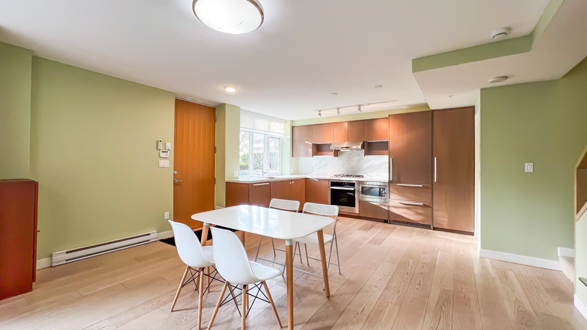 Kitchen Island Photo of 5 9019 Cook Road, Richmond, BC