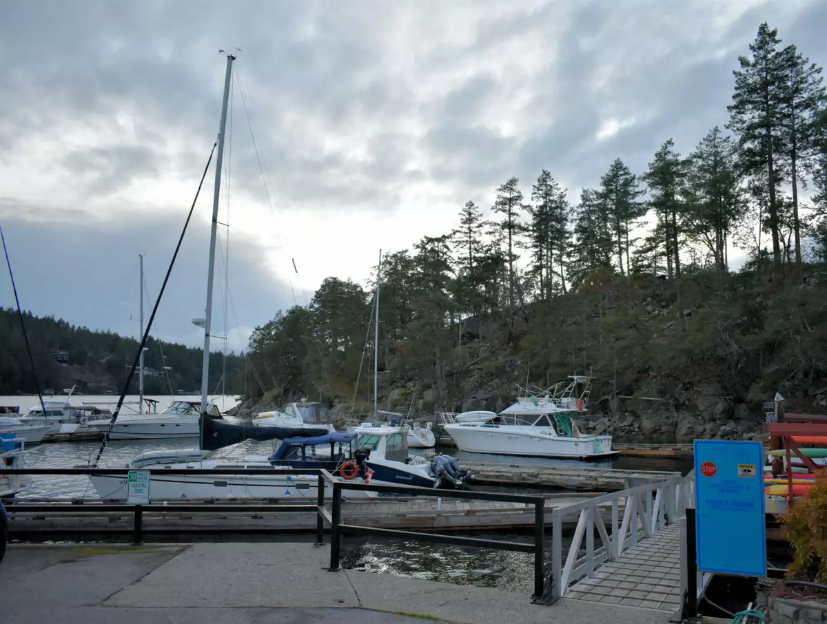 Kitchen Island Photo of 6 4622 Sinclair Bay Road, Pender Harbour, BC