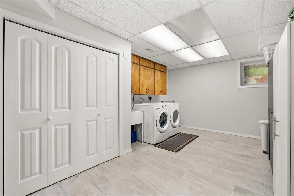 Guest Bathroom Photo of 14534 Lombard Place, Surrey, BC