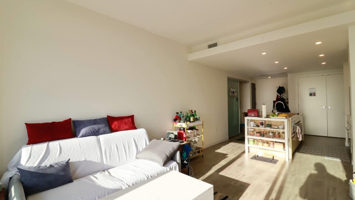 Living Room Photo of 2205 200 Klahanie Court, West Vancouver, BC