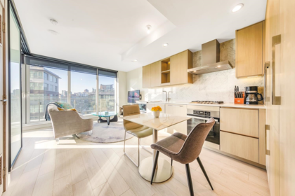 1102 1768 Cook Street, Vancouver, BC, Vancouver — Apartment/Condo for sale