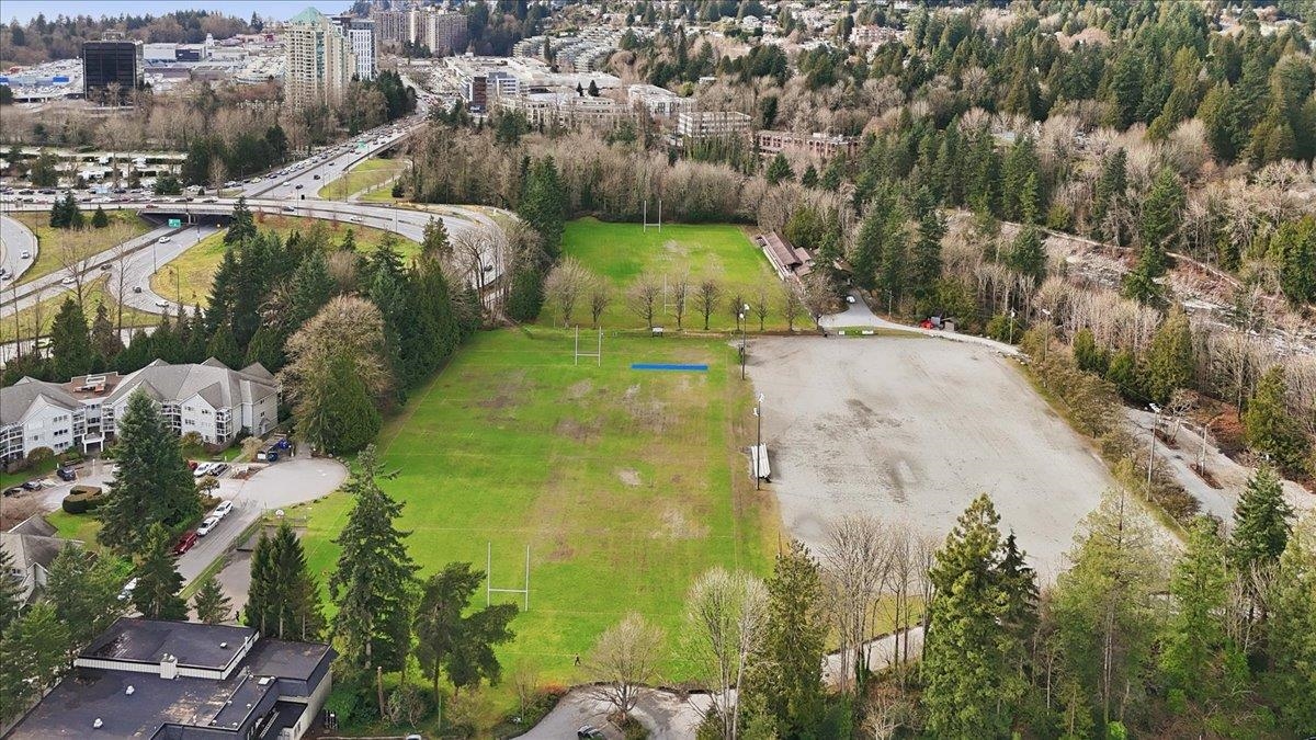 Garden / Landscaping Photo of 608 1675 Lions Gate Lane, North Vancouver, BC