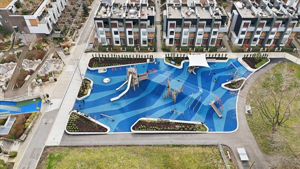 Swimming Pool Photo of 608 1675 Lions Gate Lane, North Vancouver, BC