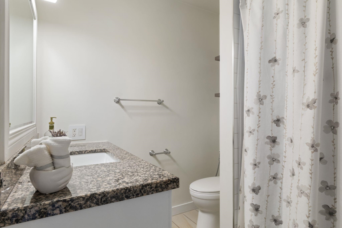Guest Bathroom Photo of 3950 Trenton Place, North Vancouver, BC