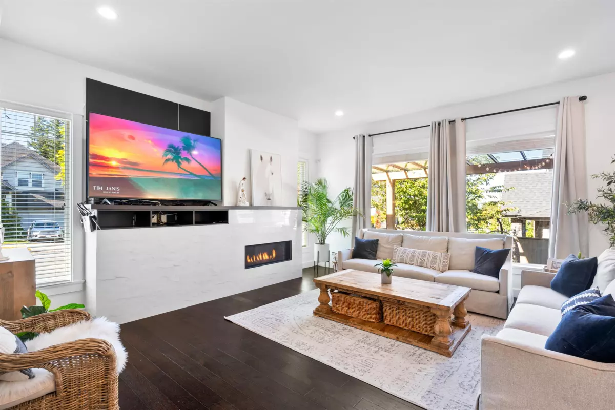 Family Room Photo of 16411 26b Avenue, Surrey, BC